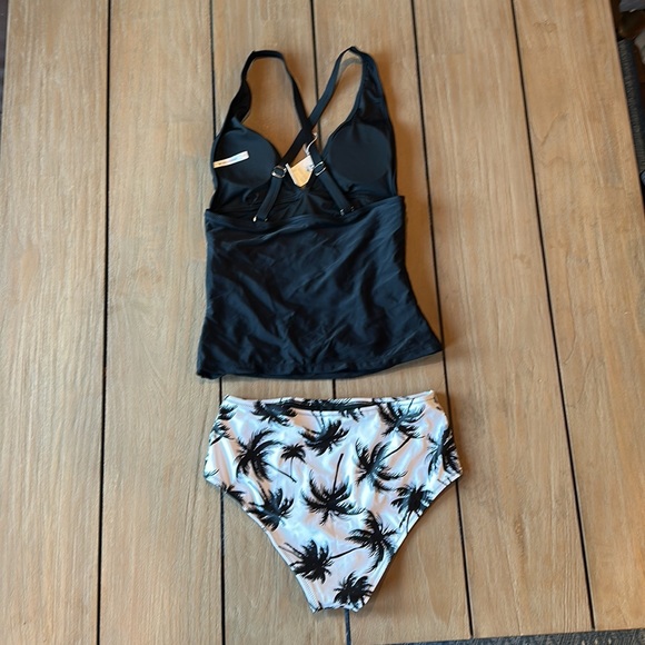 Bikini - Picture 2 of 6